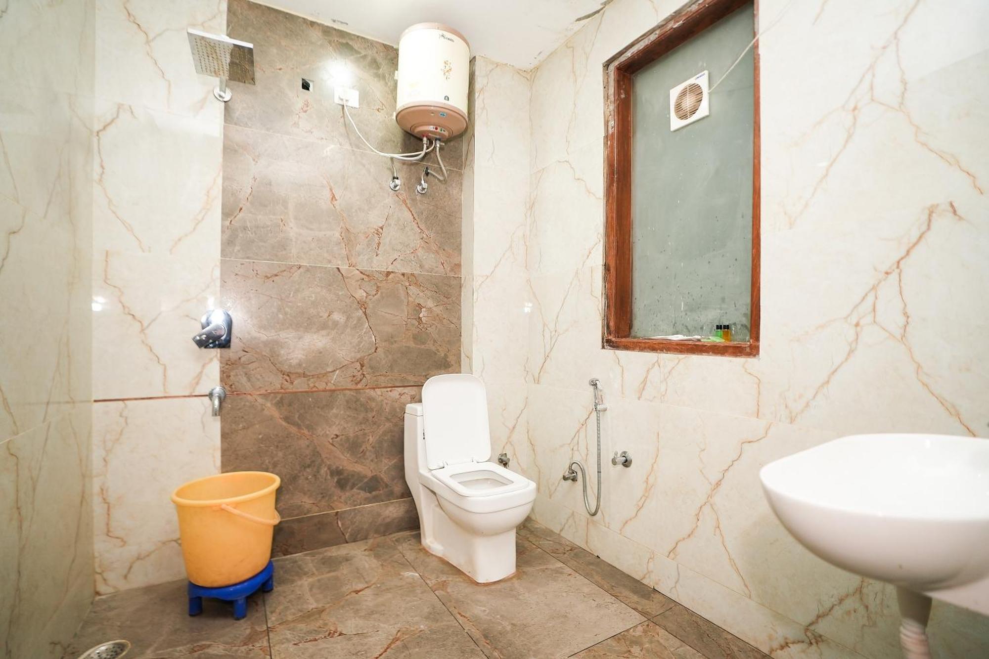 Hotel Tanvi Premium Residency Near Artemis Hospital, Gurugram Gurgaon Exterior foto