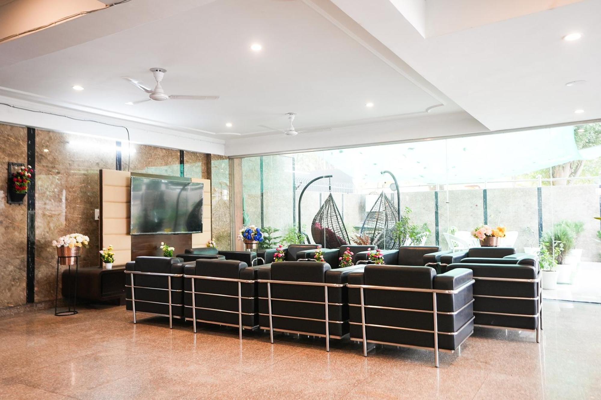 Hotel Tanvi Premium Residency Near Artemis Hospital, Gurugram Gurgaon Exterior foto
