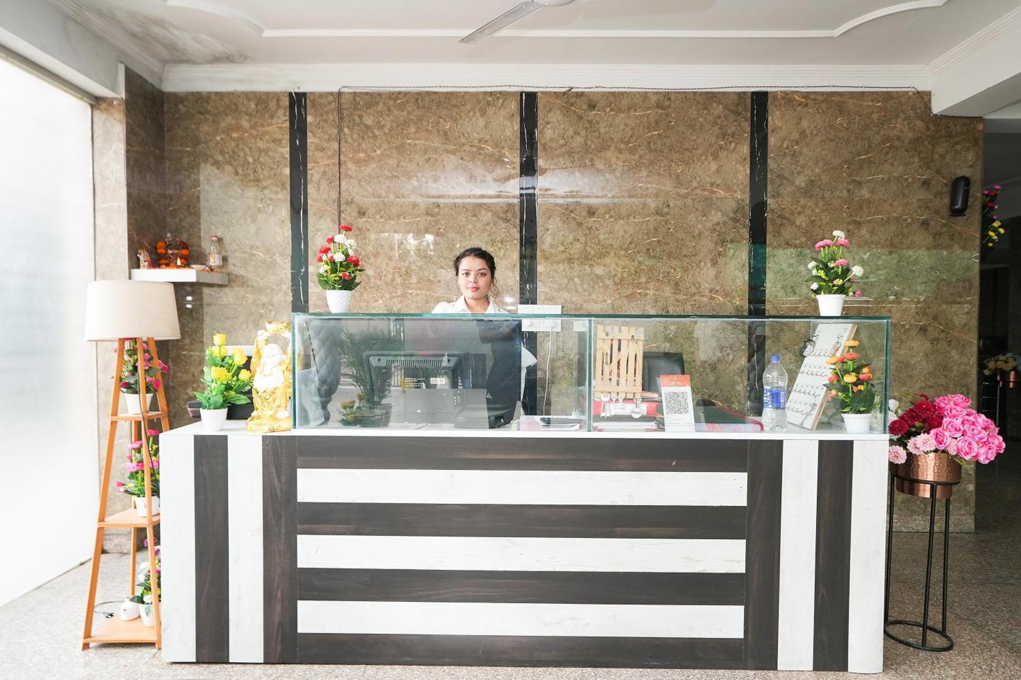Hotel Tanvi Premium Residency Near Artemis Hospital, Gurugram Gurgaon Exterior foto