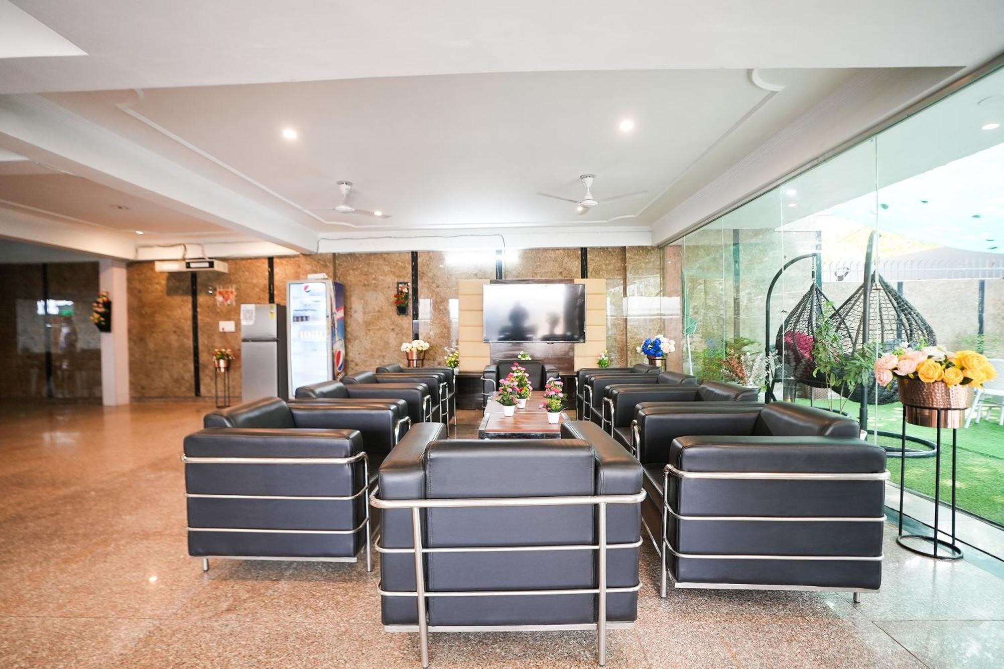 Hotel Tanvi Premium Residency Near Artemis Hospital, Gurugram Gurgaon Exterior foto