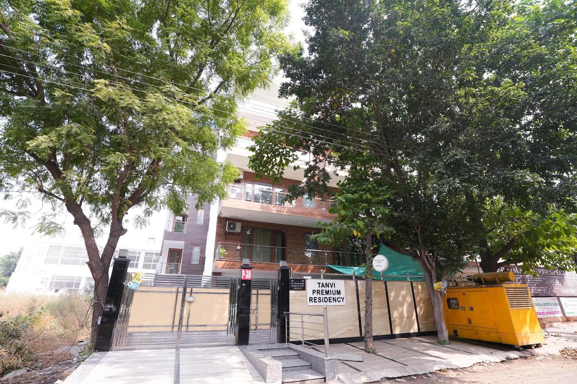 Hotel Tanvi Premium Residency Near Artemis Hospital, Gurugram Gurgaon Exterior foto