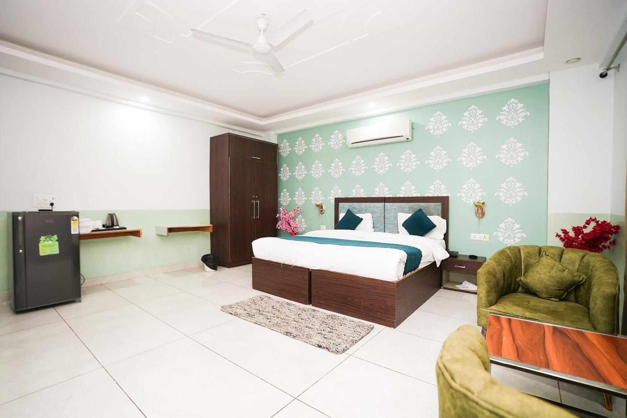 Hotel Tanvi Premium Residency Near Artemis Hospital, Gurugram Gurgaon Exterior foto